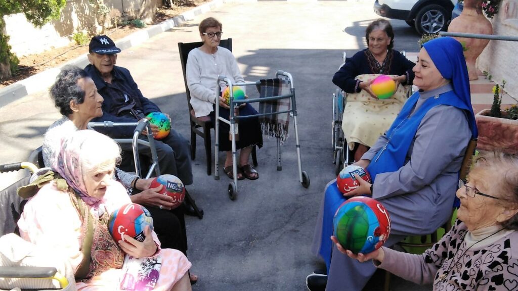 نشاطات رياضية في بيت أفرام للمسنين
